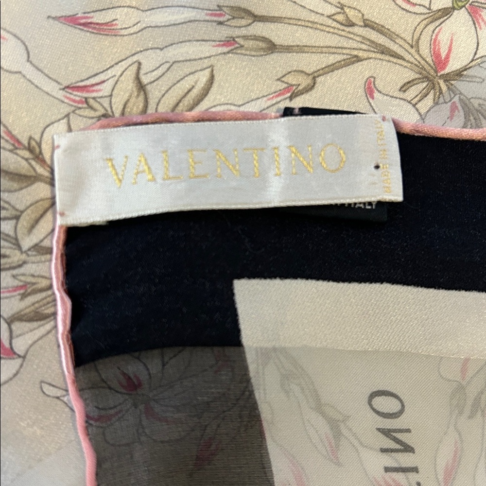 Vintage Valentino Scarf - Picture 11 of 13